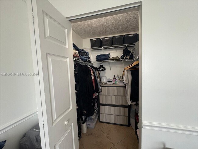 Building Photo - 9731 Fontainebleau Blvd