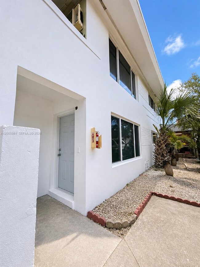 Building Photo - 265 NE 55th Terrace