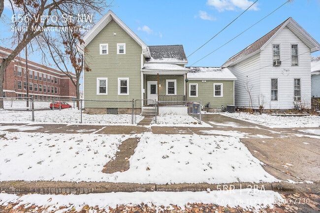 Primary Photo - 656 Veto St NW