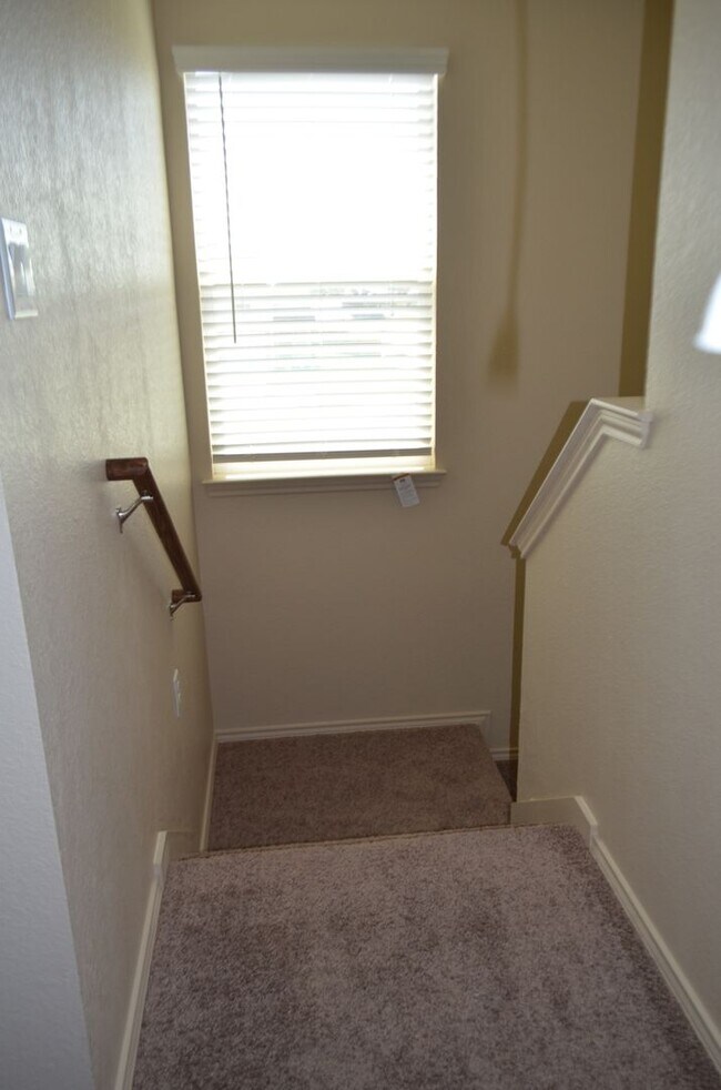 Building Photo - 1709 Montell St