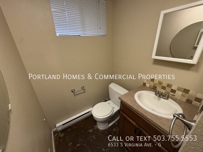 Building Photo - 6533 S Virginia Ave