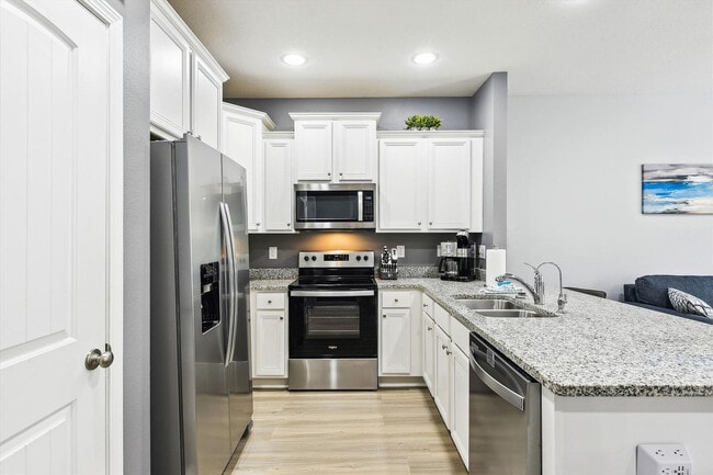 Building Photo - 7664 Shadow Lake Dr