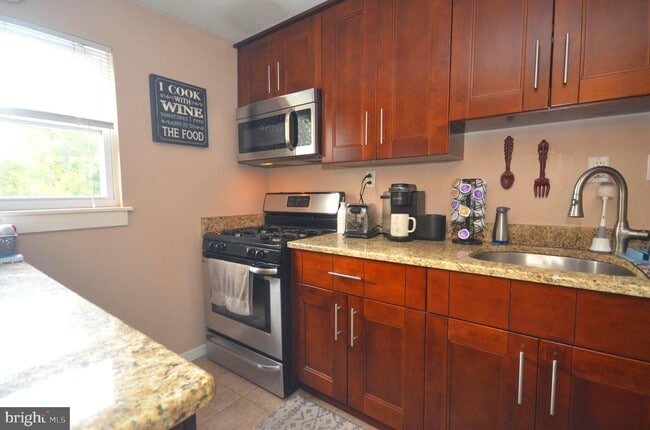 Building Photo - 456 Conger Ave