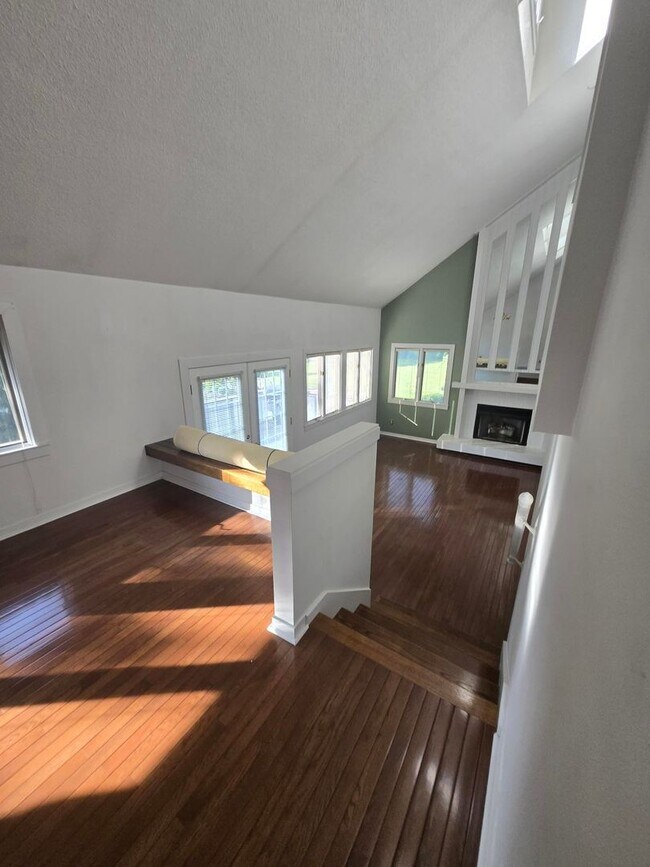 Building Photo - Spacious 3-Bedroom Condo in Gated Community – Modern Comfort & Convenience!