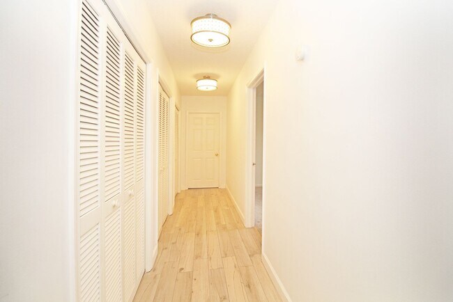 Building Photo - Spacious 4BR Pool Home on Quiet Cul-de-Sac in Wellington