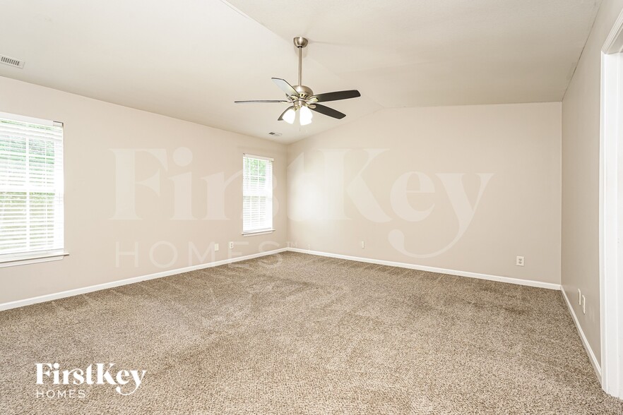 Building Photo - 612 Brassfield Dr