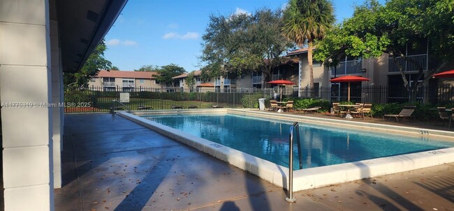 Building Photo - 8750 Royal Palm Blvd