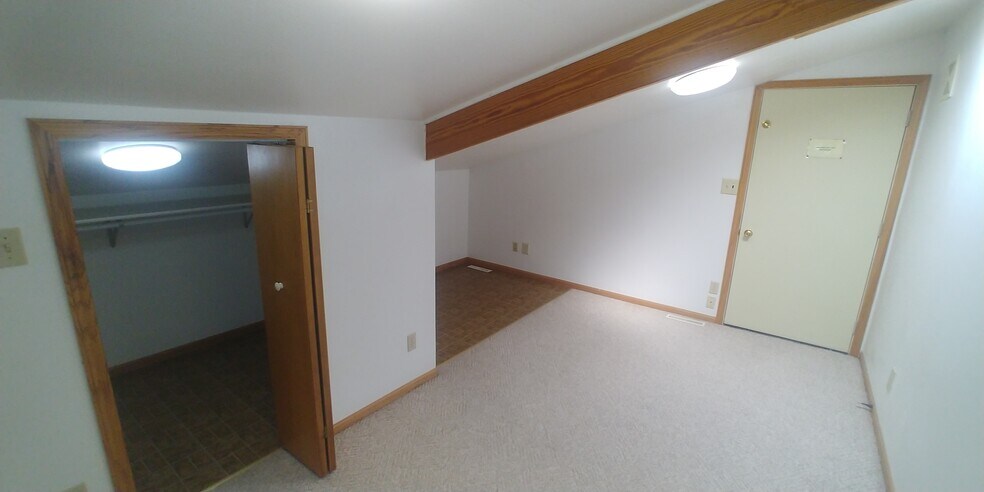 Building Photo - 7918 E 500N Rd