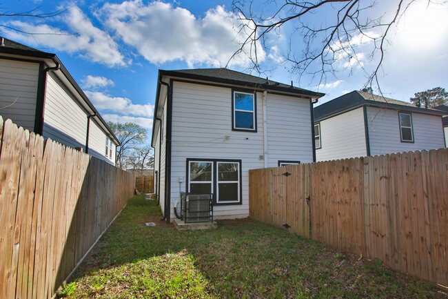 Building Photo - 5709 Breland St