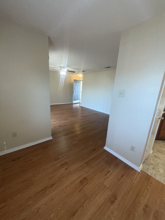 Building Photo - 2nd floor apartment water included! walking distance to Old town! Easy access to highway!