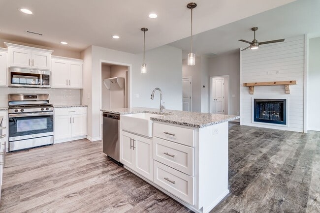Building Photo - Beautiful, brand-new, 3-bedroom, 2-bath home in Nixa with a 3-car garage.