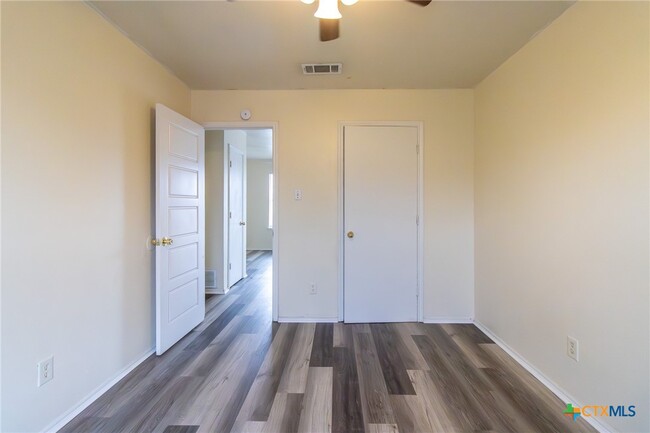 Building Photo - 1601 Benttree Dr
