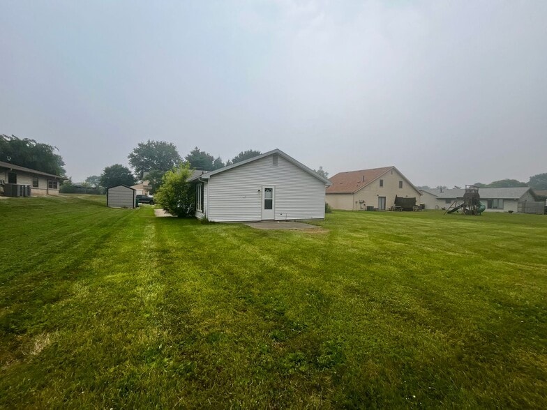 Building Photo - 3326 Kendale Dr