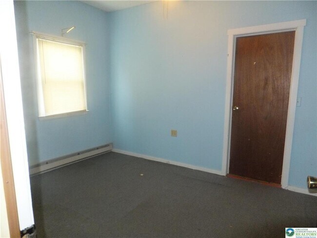 Building Photo - 3021 Rosewood Ct