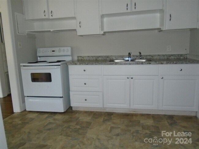 Building Photo - 3623 Eastway Dr