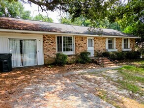 Building Photo - 908 Valley View St