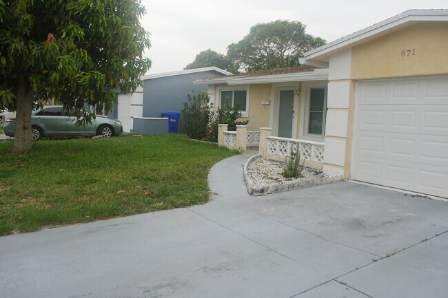 Building Photo - 871 SW 63rd Terrace