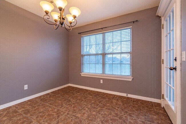 Building Photo - 4 Bedroom Brick home in Central Fayetteville!