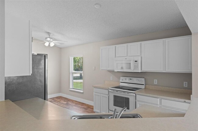 Building Photo - 16316 Meredrew Ln