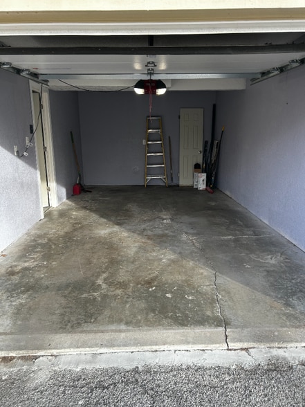 Building Photo - 9517 Manning Ave