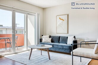 Building Photo - 4851 Hazeltine Ave