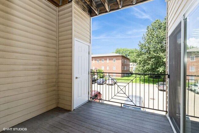 Building Photo - $2,100 | 3 Bedroom, 2 Bathroom Condo | No ...