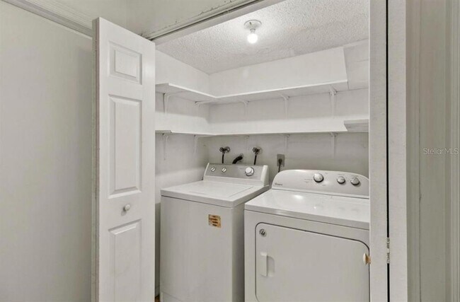 Building Photo - 8413 Shady Glen Dr