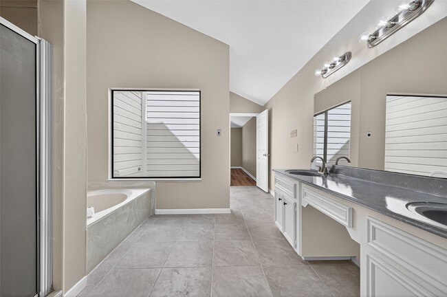 Building Photo - 4132 Deerfield Village Dr