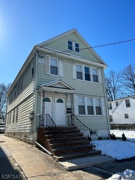 Building Photo - 210 E 9th Ave
