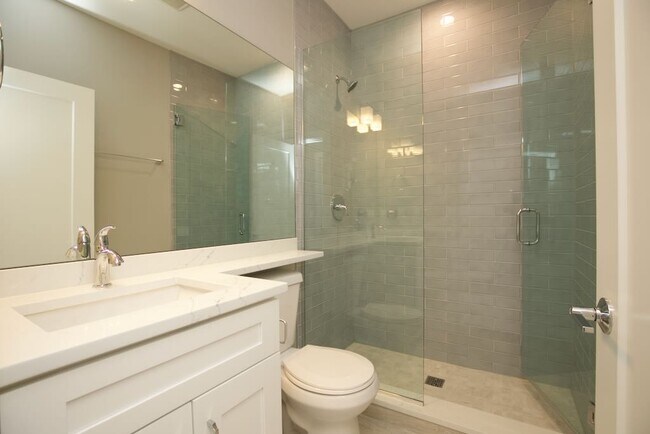 Building Photo - 3948.5 N Janssen Ave