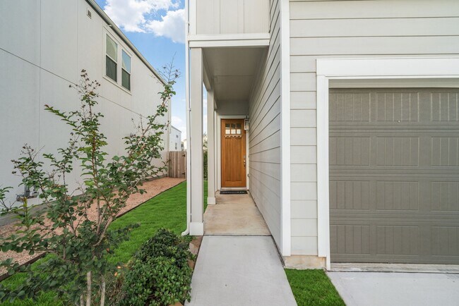 Building Photo - 11407 Blossom Sq St