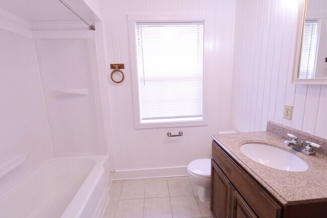 Building Photo - 321 Michael Cir