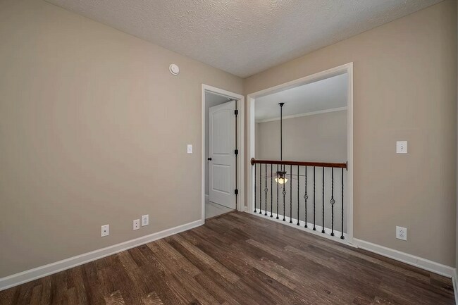 Building Photo - COMING SOON! Murfreesboro Townhouse- 4 Bed...