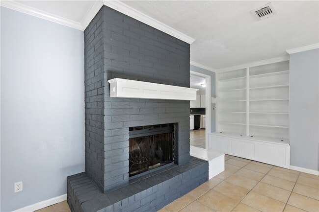 Building Photo - 2703 Allen Forest Dr