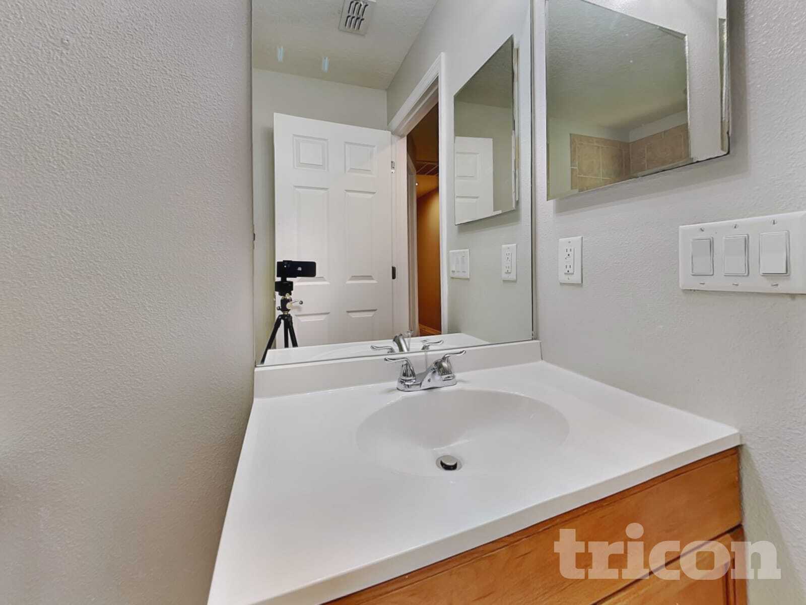 Building Photo - 10109 37th Ct E