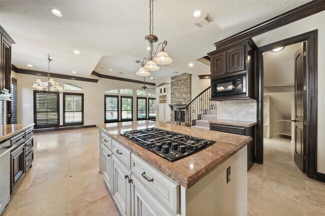 Building Photo - 30 N Palmiera Cir