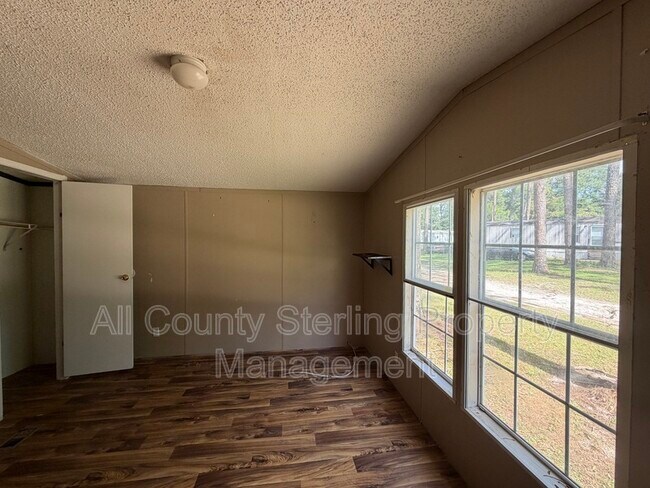 Building Photo - 109 SW Socket Glen