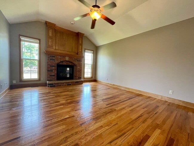 Building Photo - 2302 Shenandoah Dr
