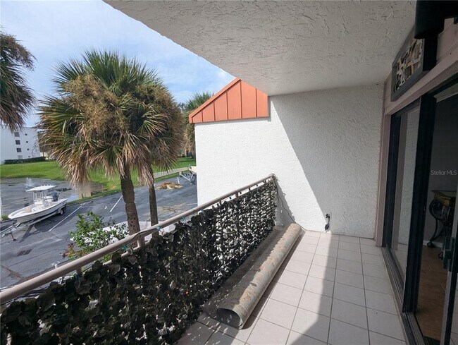 Building Photo - 2424 W Tampa Bay Blvd