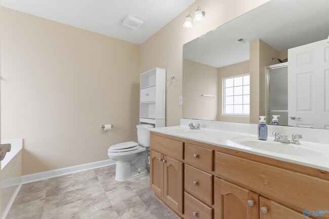 Building Photo - 124 Carillo Ln