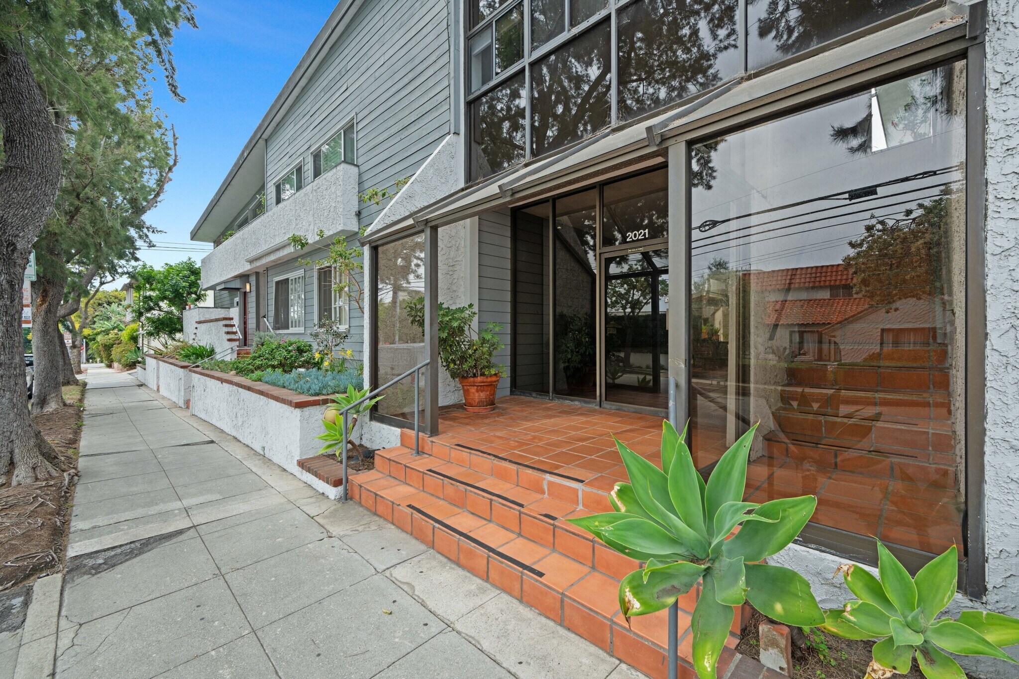 Building Photo - 2021 California Ave