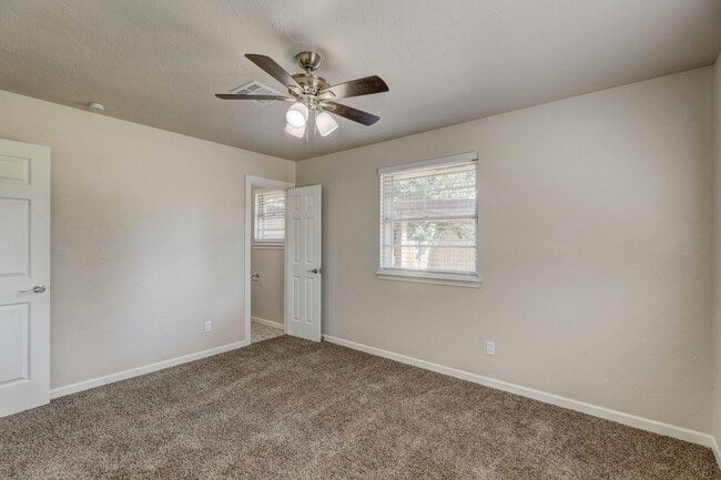 Building Photo - Spacious Elegance: Open Floor Plan, Dual V...