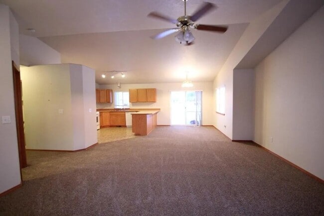 Building Photo - Charming Rancher for Rent in Sunshine Meadows