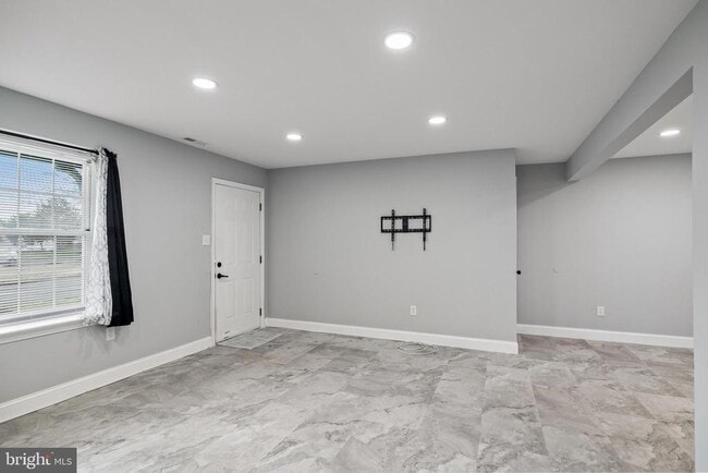 Building Photo - 26 Knoll Dr