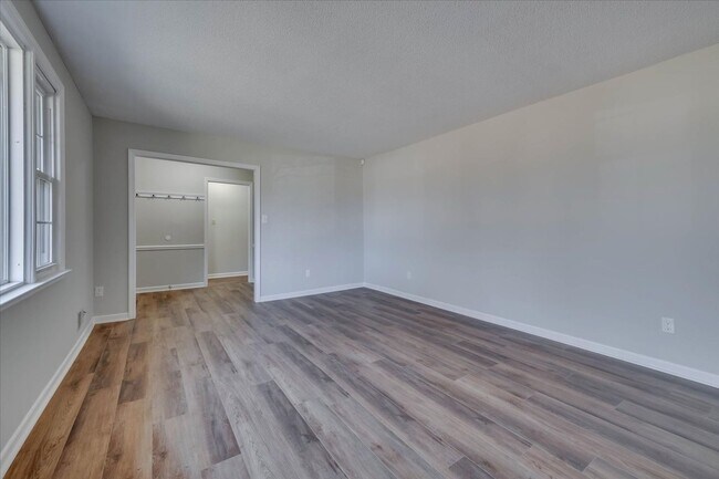 Building Photo - 3 Bed/2Bath home with garage, sunroom, and shed in Martinez