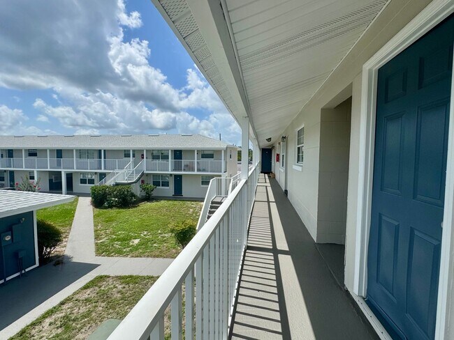 Building Photo - 1 Bed/1 Bath Second Floor Condo in recently renovated apartment community!