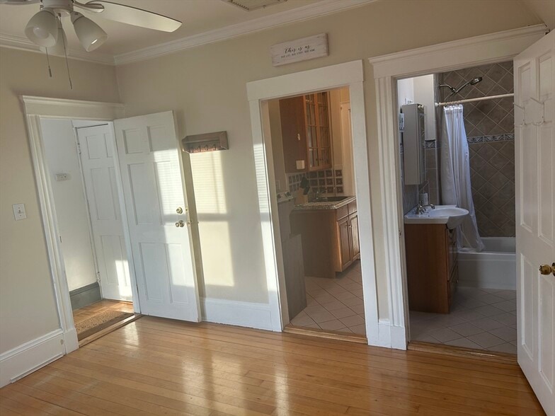 Building Photo - 160 Washington St