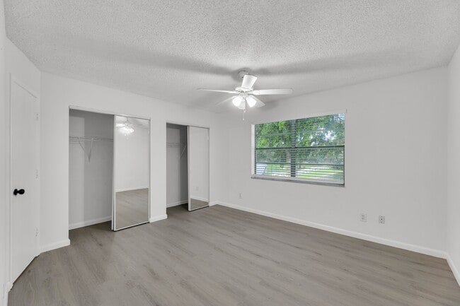 Building Photo - 904 Banks Rd