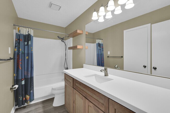 Building Photo - 801 River Rd