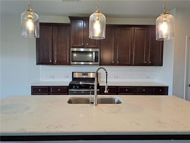 Building Photo - 3329 Long Creek Dr